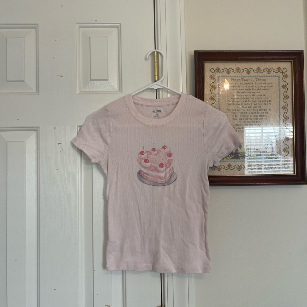 Hollister Pink Cake Graphic T-Shirt